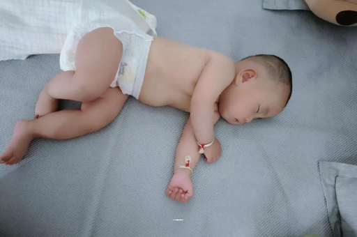 南漳宝宝几个月可以吃水果